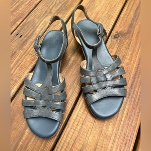Naturalizer blue sandals